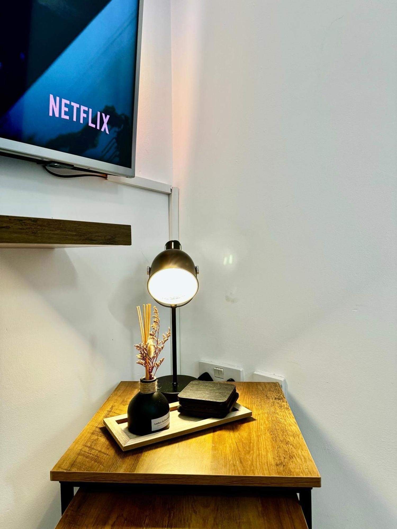 Rnm - Business Professional & Top Choice, Private Access & Entire Place, Kitchen & Washroom With Amenities, Smart Tv, Easy Access, Fast Wifi, Parking Nearby, Great Transport Links Halesowen Exterior photo