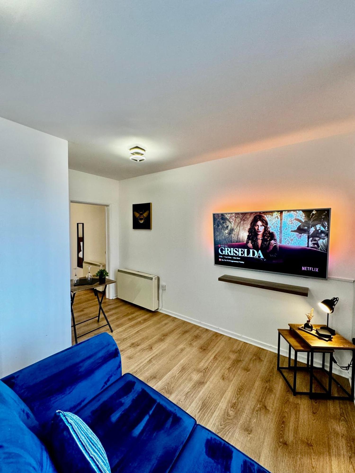 Rnm - Business Professional & Top Choice, Private Access & Entire Place, Kitchen & Washroom With Amenities, Smart Tv, Easy Access, Fast Wifi, Parking Nearby, Great Transport Links Halesowen Exterior photo
